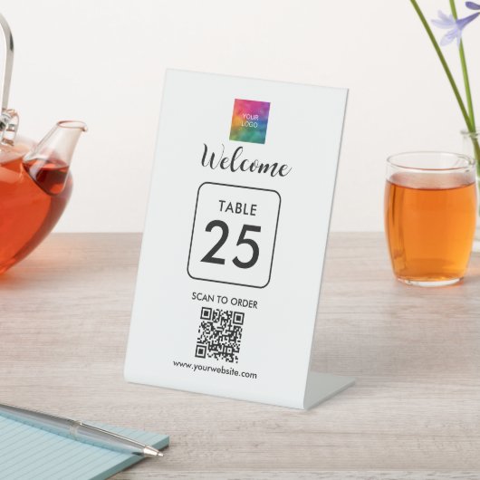 QR-Code für kundenspezifische Geschäftsmodelle hie Sockelschild (In SItu)