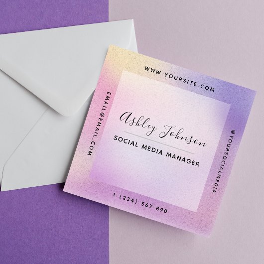 QR-Code für moderne, rosa Lila Medien Quadratische Visitenkarte