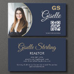 QR-Code für Monogram-Foto Visitenkarte<br><div class="desc">Eine elegante Visitenkarte in tiefblau und in warmen Goldtönen, mit Ihrem Foto, Monogramm-Initialen und einem scannbaren QR-Code. Ideal für Händler, die gewollt haben, ihre Marke mit luxuriösen Details und digitalem Komfort zu steigern. Optionale Personalisierungsnote für Absteiger: Bei Namen mit Buchstaben wie g, y oder j reduzieren Sie die Skriptgröße leicht,...</div>