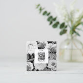 QR-Code für schwarze und weiße Peonfarben Quadratische Visitenkarte (Stehend Vorderseite)