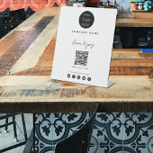 QR-Code für Social Media: Prüfung von Firmenlogos Sockelschild