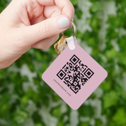 QR-Code für Social-Media-Unternehmen Mit Monogramm Schlüsselanhänger (Hand)