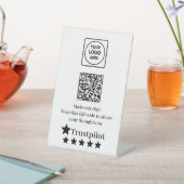 QR-Code für Trustpilot | Link zur Unternehmensüber Sockelschild (In SItu)