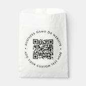 QR-Code | Geschäft Minimalistisch Sauber Weiß Geschenktütchen (Vorderseite)