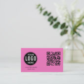 QR-Code Geschäftslogo | Modernes Hot Pink Visitenkarte (Stehend Vorderseite)
