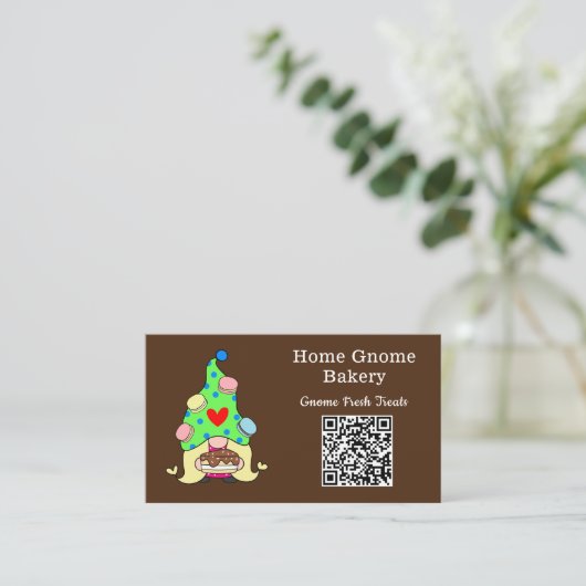 QR Code Gnome Heimat Bäckerei Schokolade Braun Visitenkarte (Stehend Vorderseite)