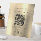 QR Code Gold Scan zu folgen uns im sozialen Netzwe Sockelschild (In Situ)