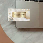 QR Code Gold Weißer Marmor Elegant Moderne Visitenkarte