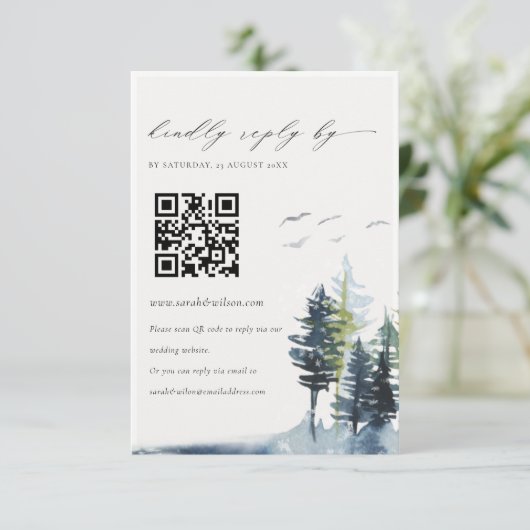 QR Code Green Blue Pine Forest Birds Wedding RSVP Begleitkarte (Stehend Vorderseite)