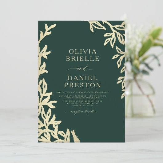 QR Code Green Gold Minimal Leaf Hochzeit Einladung (Stehend Vorderseite)