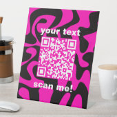 QR Code Groovy Retro Hot Pink Black Stand Business Sockelschild (In Situ)
