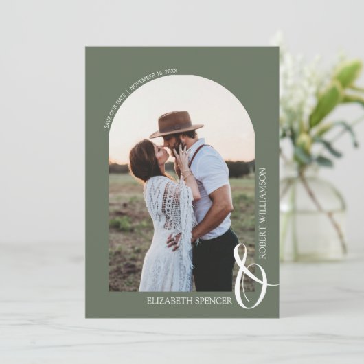 QR Code Hochzeitsangabe Foto Sage Green Save the D Date (Stehend Vorderseite)