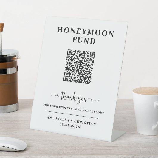 QR Code Honeymoon Fund Hochzeit Sockelschild (In SItu)