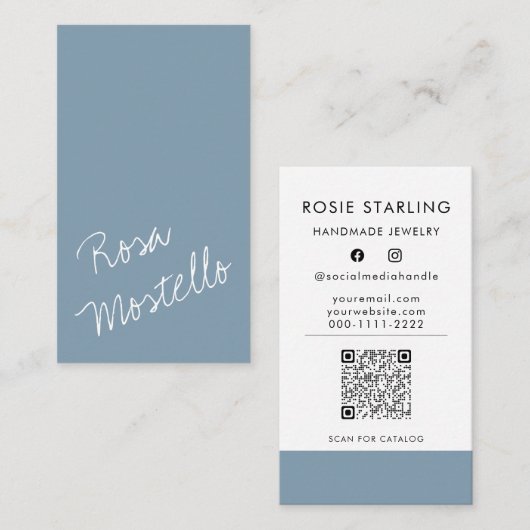 QR-Code Hübsches Skript Artisan Pale Blue Vertikal Visitenkarte (Vorne/Hinten)