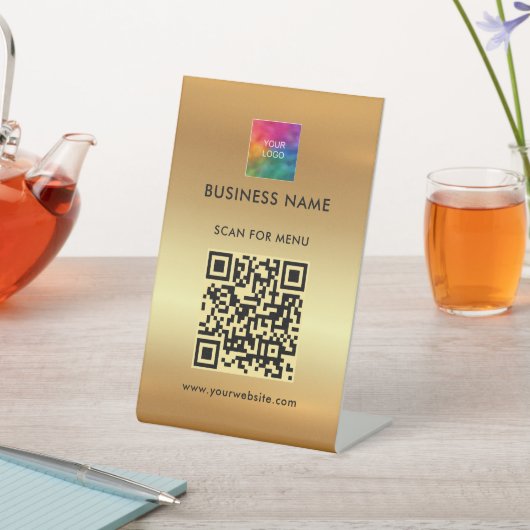 QR-Code Ihre Logo-Imitate Gold Custom Scan for Men Sockelschild (In SItu)