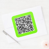 QR-Code in fluoreszierendem Grün Quadratischer Aufkleber (Umschlag)