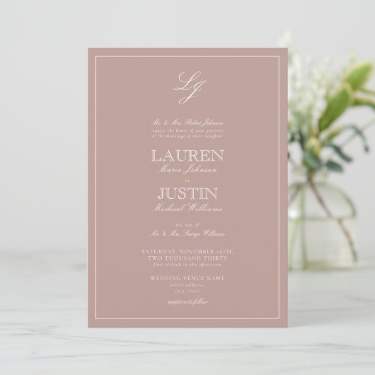 QR Code Klassische Dusty Rose Script Monogram Wedd Einladung (Stehend Vorderseite)