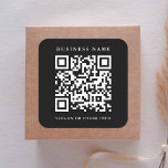 QR Code Link Minimaler Firmenname Schwarz Quadratischer Aufkleber<br><div class="desc">Einfache Visitenkarte mit QR-Code-Link. Für eine weiter gehende Anpassung dieses Designs klicken Sie bitte auf den BUTTON BLAU DESIGN TOOL oben! Matching-Elemente sind ebenfalls verfügbar.</div>