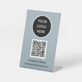 QR Code Logo Dusty Blue Business Scan me Website Sockelschild (Vorderseite)