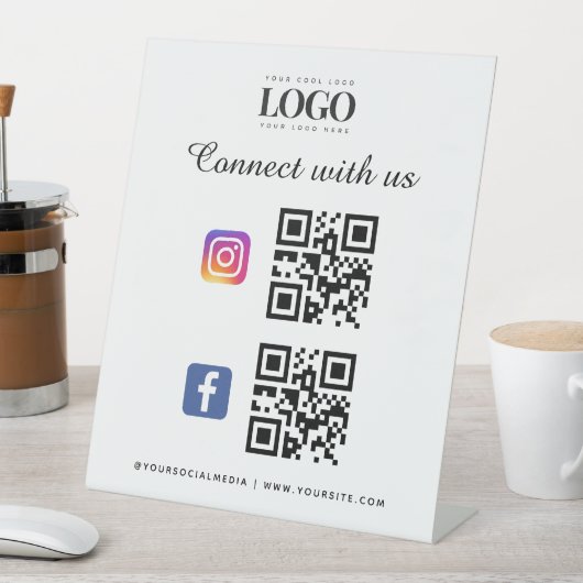 Qr-Code-Logo für Social Media Facebook-Startseite Sockelschild (In Situ)