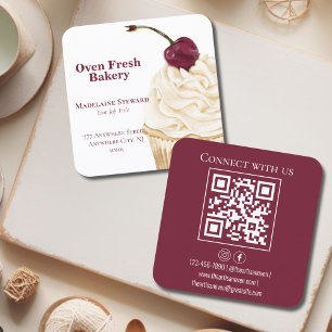 QR Code Maroon White Cupcake Bakery Square Quadratische Visitenkarte