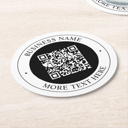 QR-Code mit bearbeitbarem kreisförmigen Text und G Runder Pappuntersetzer (Angewinkelt)