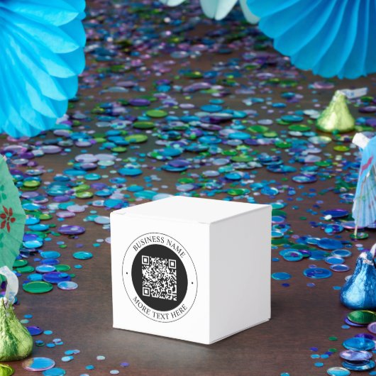 QR-Code mit editierbarem Firmennamen und kreisförm Geschenkschachtel (Party)