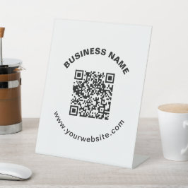 QR-Code mit Firmenname Fett Kreistext Sockelschild