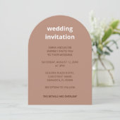 QR Code Mocha in einer Hochzeitseinladung Einladung (Stehend Vorderseite)