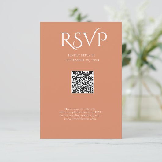 QR Code Modern Minimalistic Bright Copper Wedding RSVP Karte (Stehend Vorderseite)