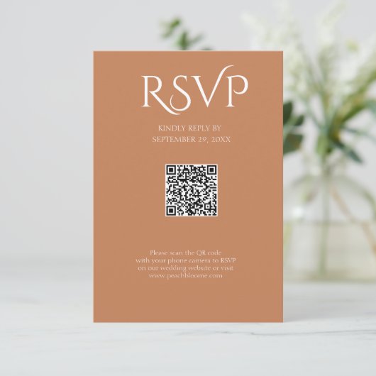 QR Code Modern Minimalistic Soft Copper Wedding RSVP Karte (Stehend Vorderseite)