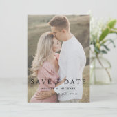 QR Code Modernes, elegantes Script 2 Foto Hochzeit Save The Date (Stehend Vorderseite)