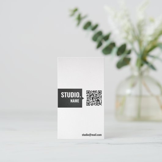 QR Code Modernes Elfenbeinmatte Schwarz Minimal Ve Visitenkarte (Stehend Vorderseite)