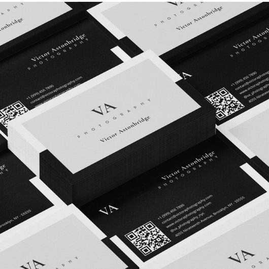 QR-Code Monogram Balck White Gray Fotografie Visitenkarte