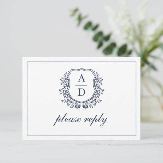 QR Code Navy Blue Wappen Monogram Wedding RSVP Karte (Stehend Vorderseite)