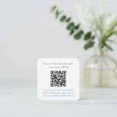 QR Code Pale Blue Sap Green Monogram Wedding RSVP Begleitkarte (Stehend Vorderseite)