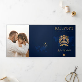 QR Code Passport Hochzeit in Urlaubsort Gold Navy Dreifach Gefaltete Urlaubskarte