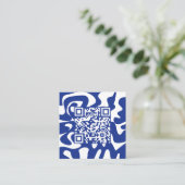 QR Code Retro Groovy Blue White Squiggles Hallo Quadratische Visitenkarte (Stehend Vorderseite)