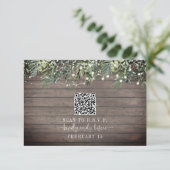 QR Code Rustic Wood Plank Botanical Wedding RSVP Karte (Stehend Vorderseite)