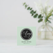 QR-Code Sage Green Benutzerdefiniertes Logo Code s Quadratische Visitenkarte (Stehend Vorderseite)