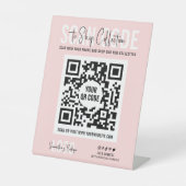 QR-Code-Scan für benutzerdefinierte Logos in Pink  Sockelschild (Vorderseite)