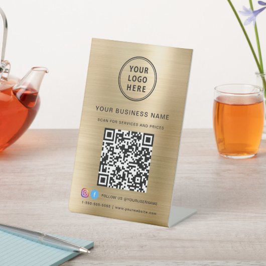 QR Code Social Media Gold Sockelschild (In SItu)