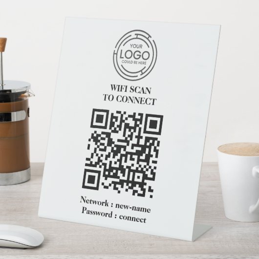 QR-Code Social Media-Zeichen mit Holz-Stand - Logo Sockelschild (In Situ)