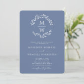 QR Code UAWG Dusty Blue Monogram Wreath Wedding Einladung (Stehend Vorderseite)