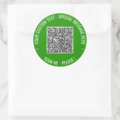 QR-Code und benutzerdefinierte Textaufkleber für F Runder Aufkleber (Tasche)