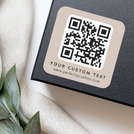QR-Code und benutzerdefinierter Text hellbraun moc Quadratischer Aufkleber