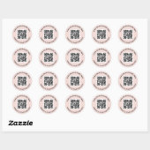QR-Code und benutzerdefinierter Text mit hellrosa Runder Aufkleber (Blatt)