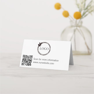 QR-Code und Logo-Tabletop-Zeichen Platzkarte