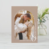 QR Code Wedding Foto Tan Save the Date (Stehend Vorderseite)