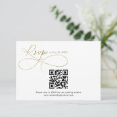 QR Code White and Gold Script Calligraphy Wedding RSVP Karte (Stehend Vorderseite)